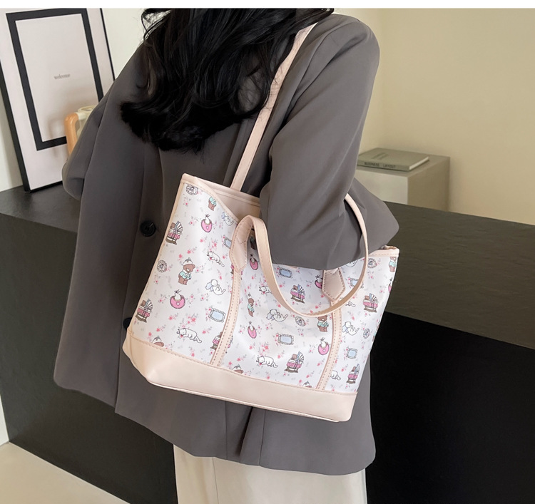 2025 new spring and summer fashion printing shoulder bag versatile commuter tote bag